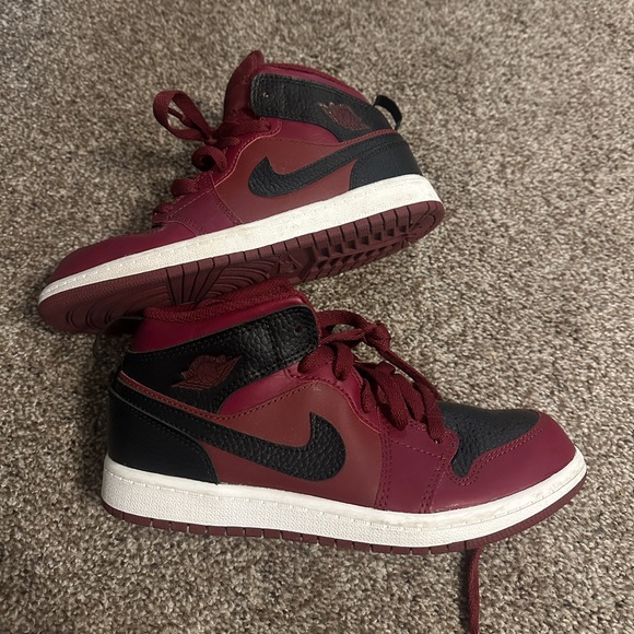 Jordan’s!!! Worn maybe once!!!!!! - Picture 1 of 8